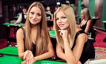 Người chơi quay slot game tại dg88 chính thức